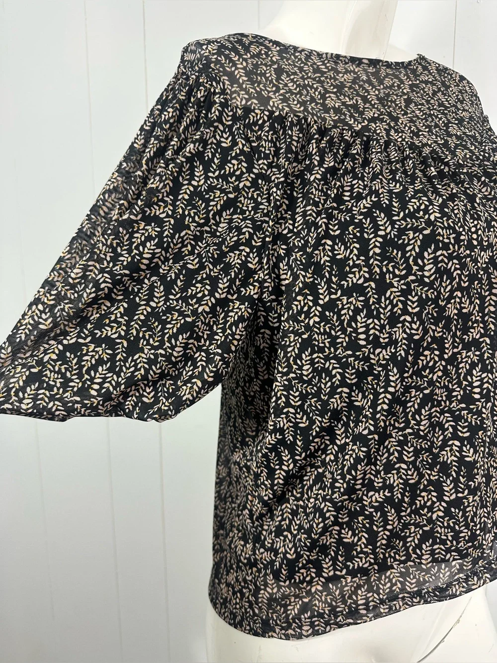 Evereve Womens Size Small S Black Floral Mesh Short Sleeve Top Tunic Boho
